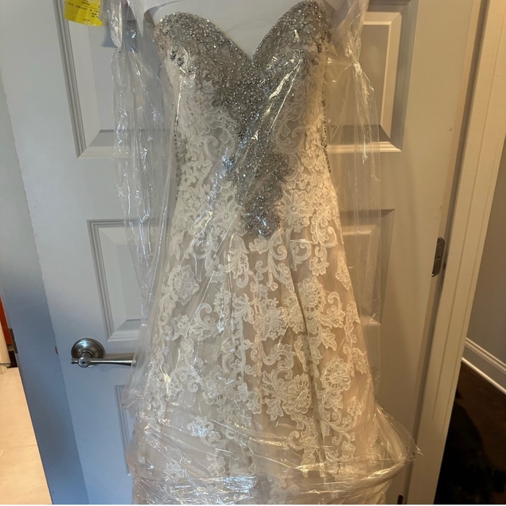 Allure Bridals Ballgown Wedding Dress - Picture 3 of 4